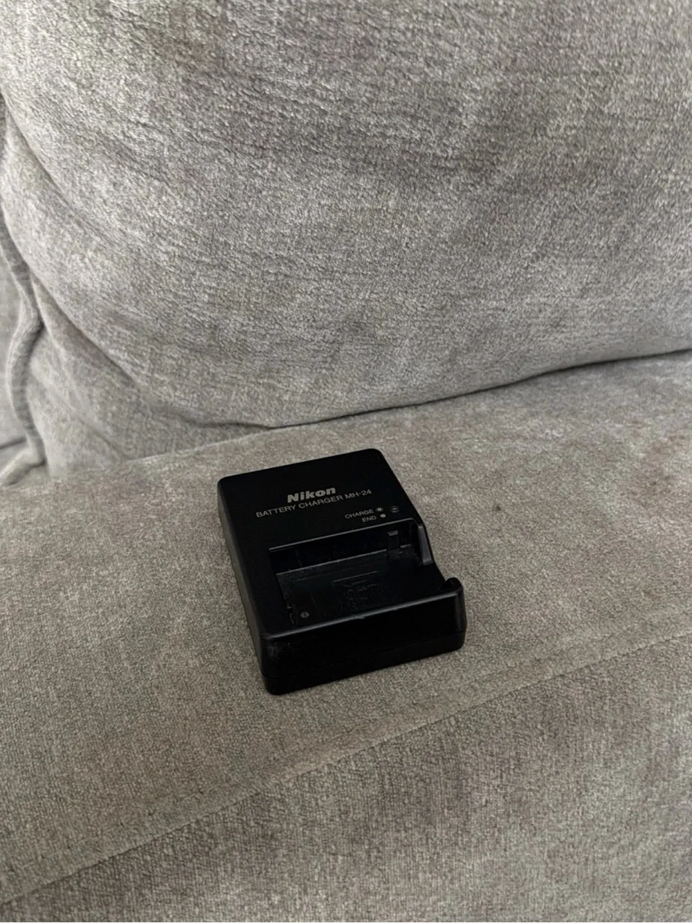 Nikon MH-24 Battery Charger - Black Finish